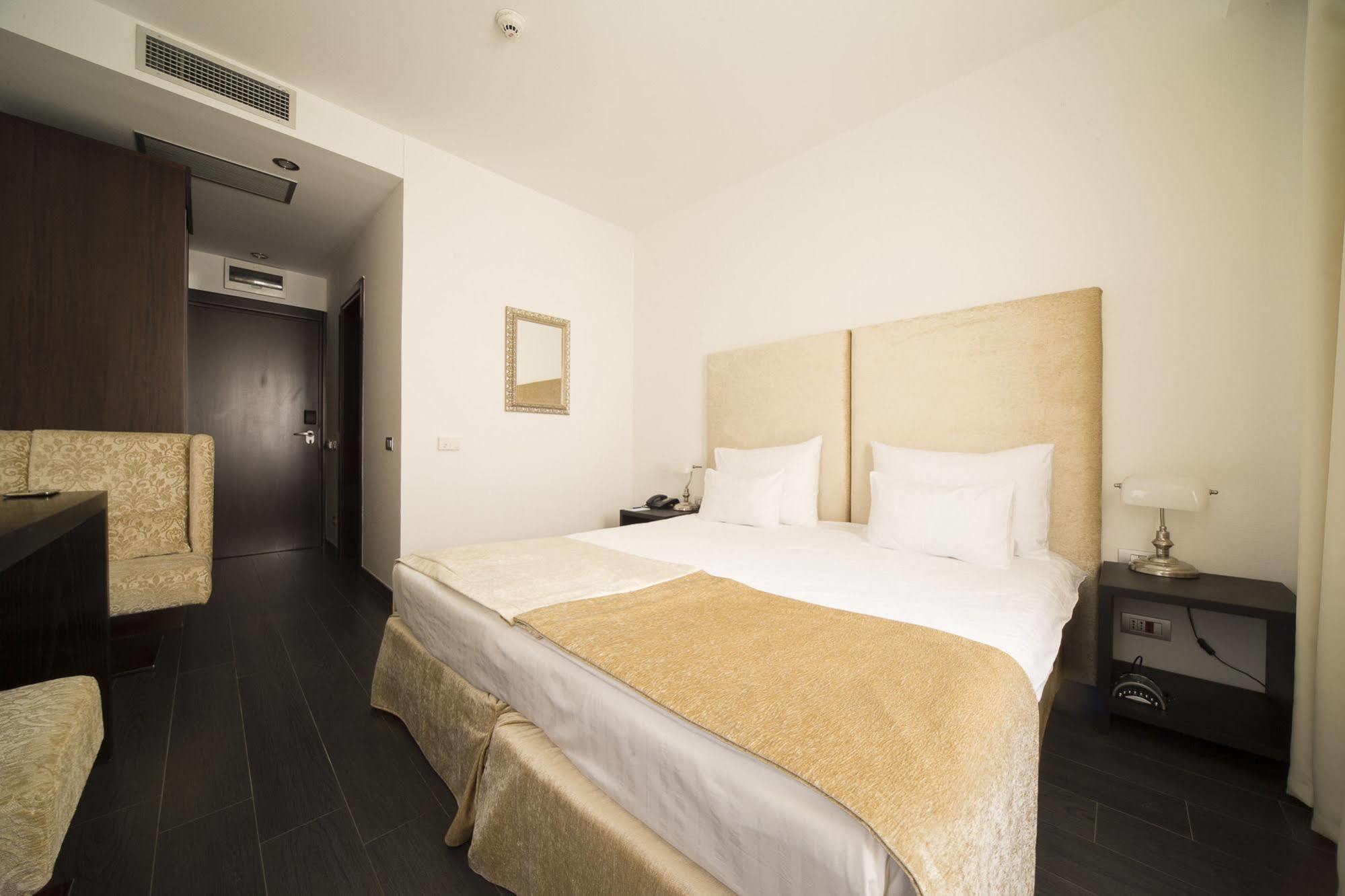 Hotel Astoria Budva Bagian luar foto